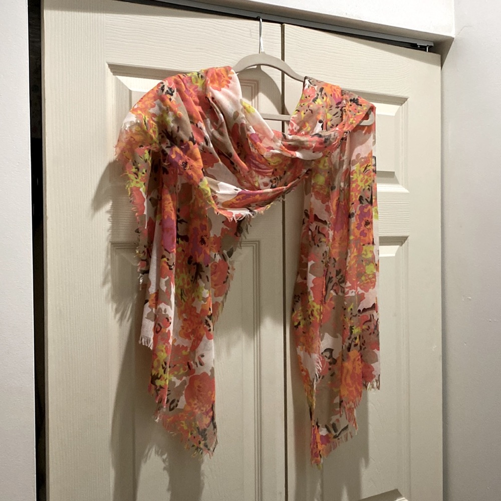 Spring scarf - Picture 2 of 2